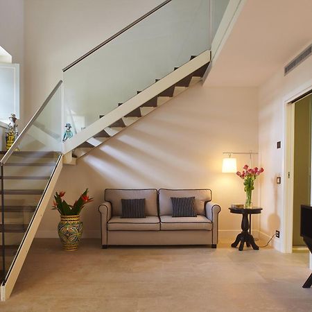 Borgo Di Luce I Monasteri Golf Resort & Spa Συρακούσες Εξωτερικό φωτογραφία A modern staircase