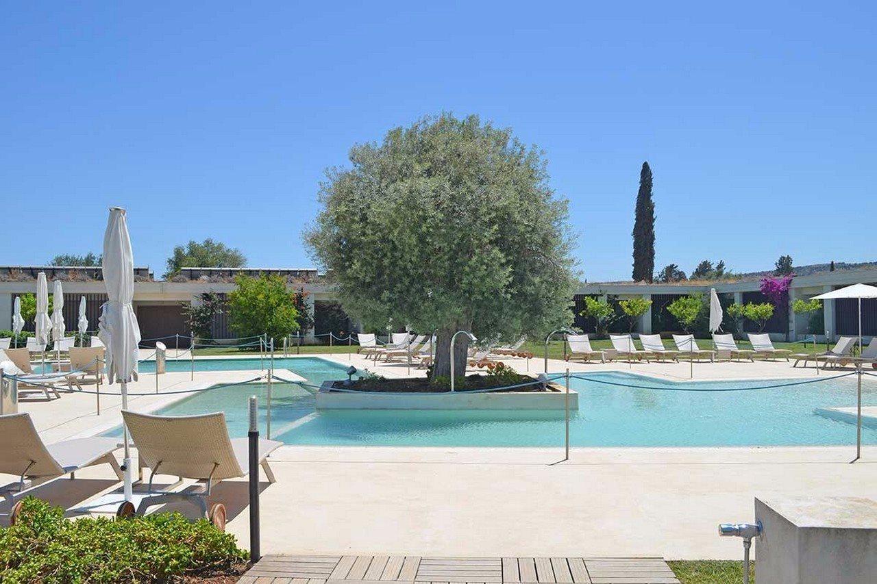 Borgo Di Luce I Monasteri Golf Resort & Spa Συρακούσες Εξωτερικό φωτογραφία The pool at the hotel