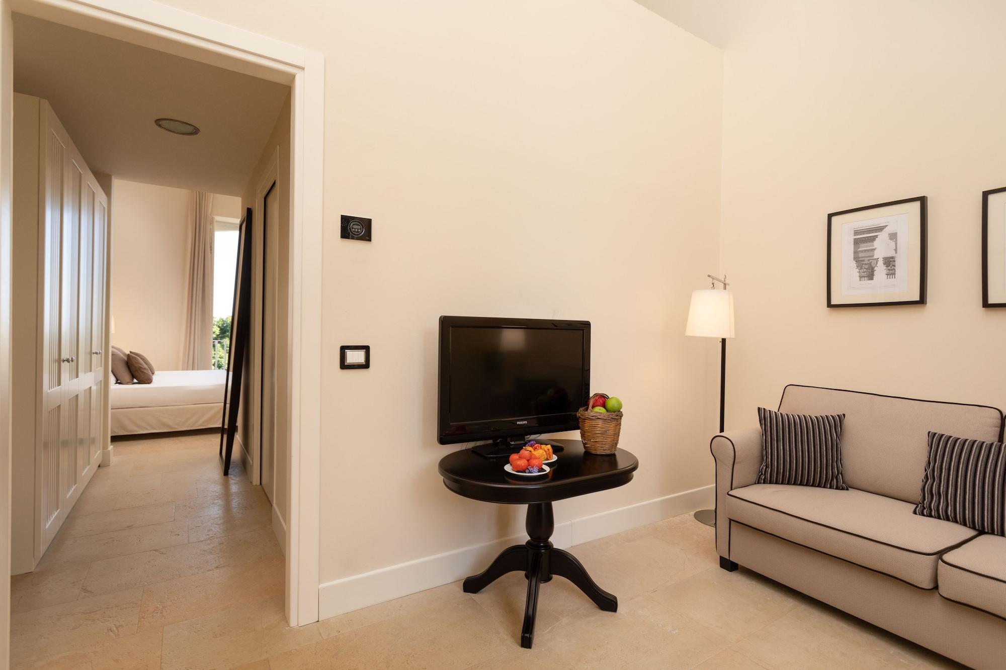 Borgo Di Luce I Monasteri Golf Resort & Spa Συρακούσες Εξωτερικό φωτογραφία A suite at the hotel