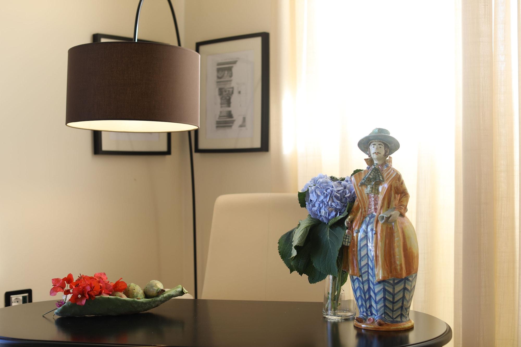 Borgo Di Luce I Monasteri Golf Resort & Spa Συρακούσες Εξωτερικό φωτογραφία A floor lamp