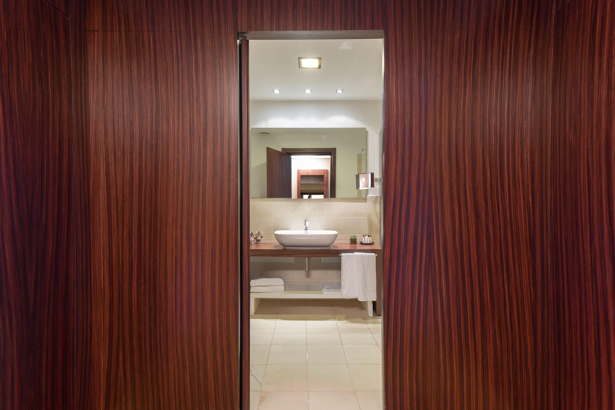 Borgo Di Luce I Monasteri Golf Resort & Spa Συρακούσες Εξωτερικό φωτογραφία A pocket door