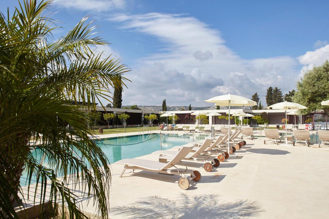 Borgo Di Luce I Monasteri Golf Resort & Spa Συρακούσες Εξωτερικό φωτογραφία The pool at the Hotel de la Plage