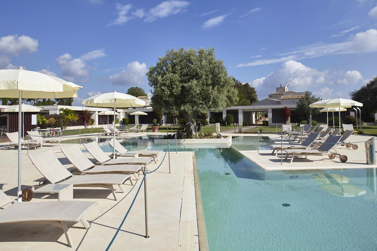 Borgo Di Luce I Monasteri Golf Resort & Spa Συρακούσες Εξωτερικό φωτογραφία The swimming pool at the resort
