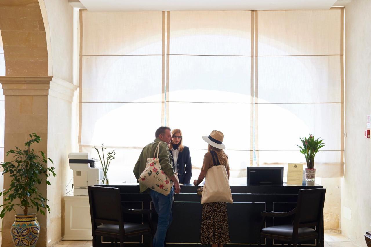 Borgo Di Luce I Monasteri Golf Resort & Spa Συρακούσες Εξωτερικό φωτογραφία A hotel reception